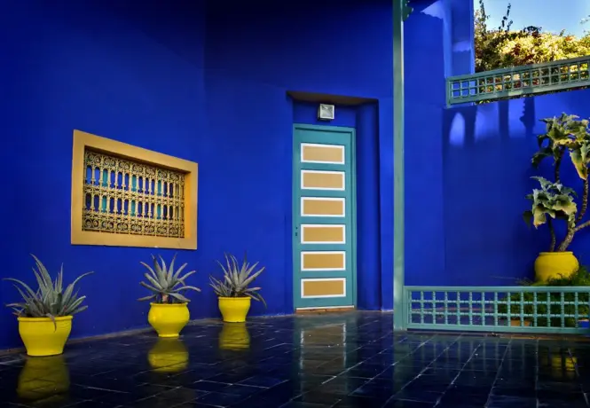 The iconic bright blue villa surrounded by green cacti at Jardin Majorelle.