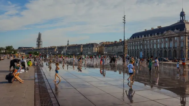 Miroir d’Eau reflecting Place de la Bourse