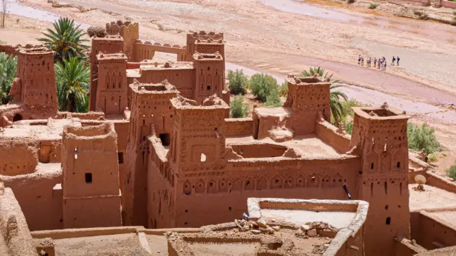 Dusty walking path leading from the Marrakech Kasbah district toward Agdal Gardens