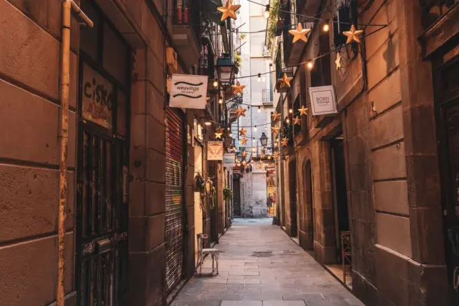 El Born lanes leading toward Santa Maria del Mar
