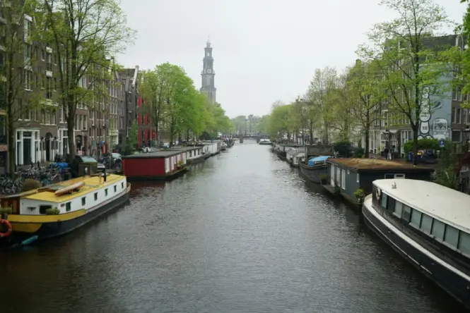 Quiet morning at Bloemenmarkt along the Singel