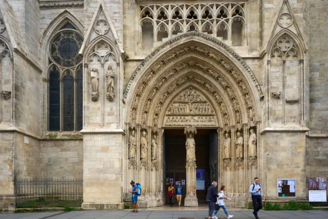 Interior of Saint-André Cathedral in Bordeaux