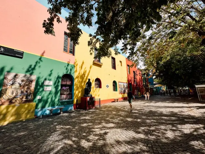 Port-themed artwork referencing La Boca's dockworker history near Caminito