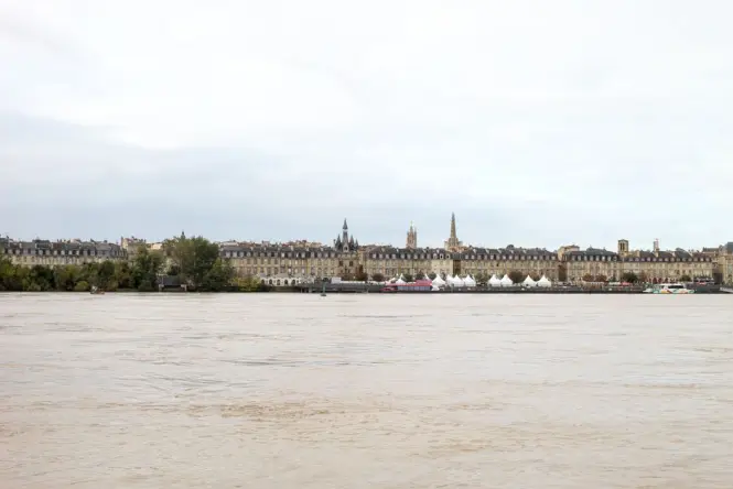 Garonne quays near Chartrons and CAPC