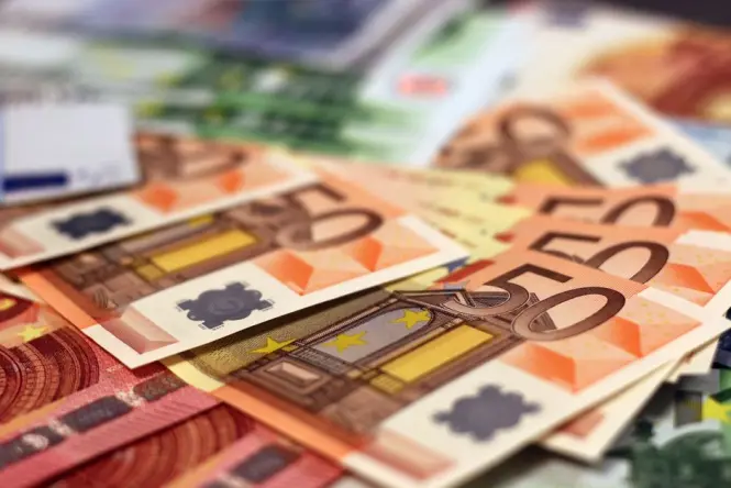 Euro cash bills needed for buying entry tickets at local Palermo attractions