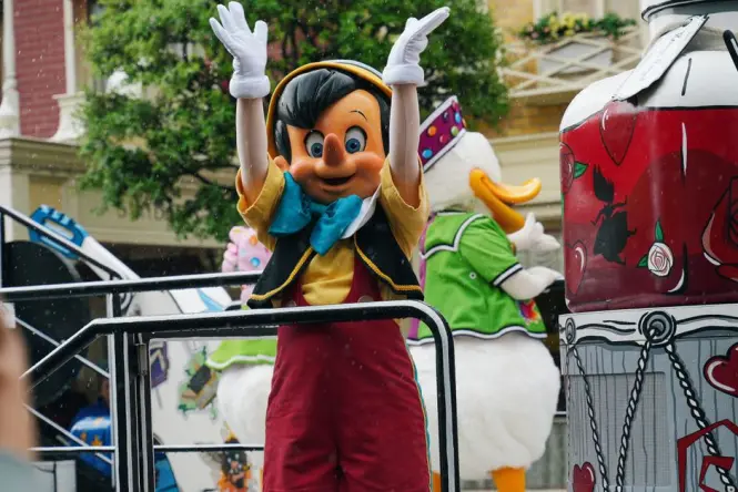 Disneyland Paris character dining meal
