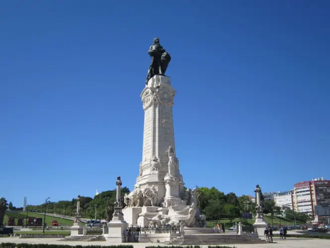 Marquês de Pombal roundabout above Eduardo VII Park
