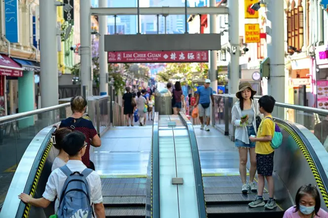 Entrance path from Dhoby Ghaut MRT toward Fort Canning Park