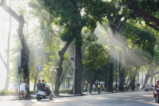 Getting to Hoan Kiem Lake in Hanoi