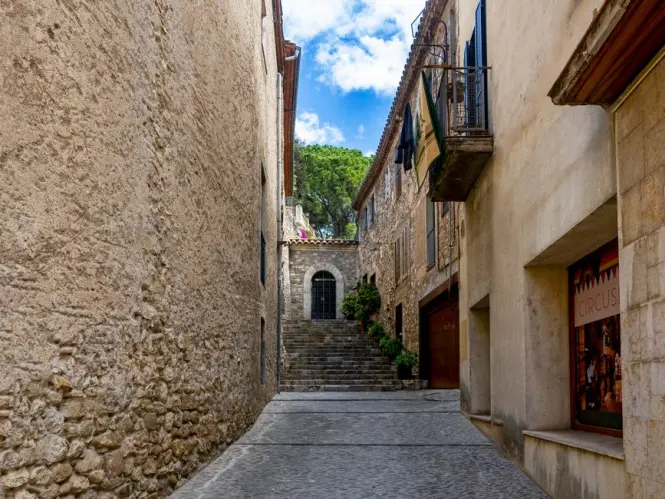 Steep cobbled lane leading uphill through Le Suquet toward the old castle