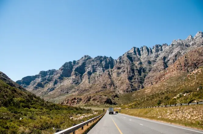 Cars parked along Signal Hill Rd near the Lion's Head trailhead