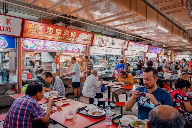 Plate of Hainanese chicken rice similar to Tian Tian's signature dish