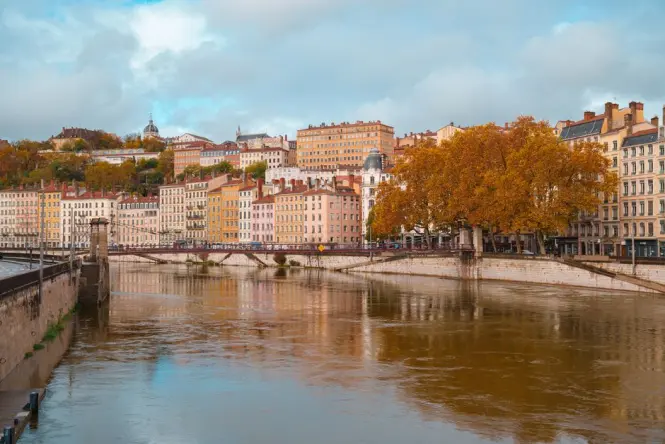 River walk in Lyon Confluence district