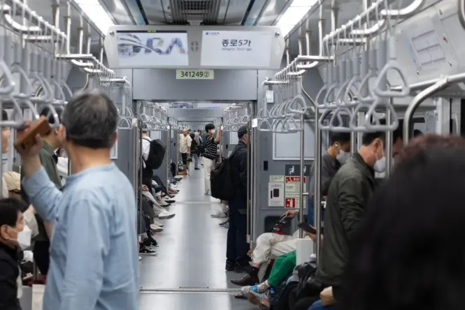 The modern clean platforms of the Seoul Metropolitan Subway system