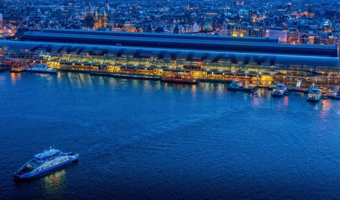 Pedestrian route from Amsterdam Central Station toward the IJ