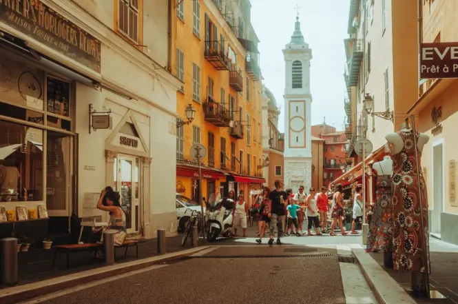 Street view toward Nice Cathedral