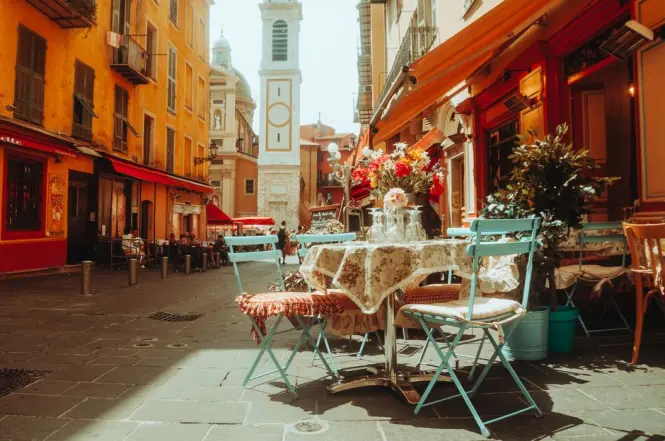 Flower market atmosphere in Vieux Nice
