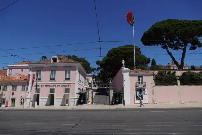 Pink-painted pedestrian strip on Rua Nova do Carvalho
