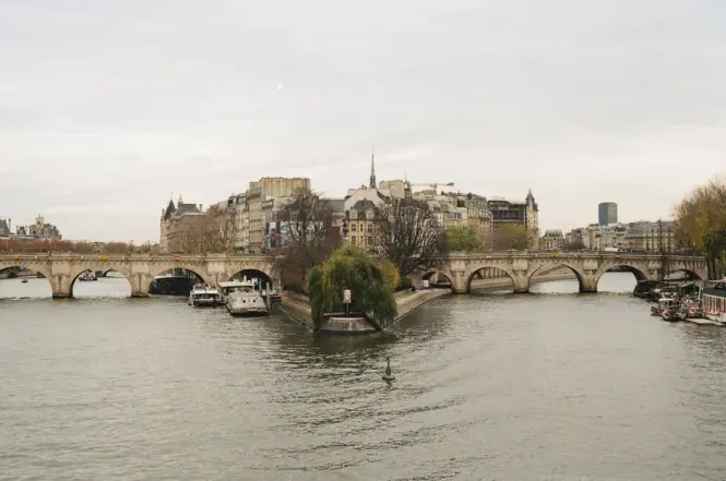 Historic architecture at Pont Neuf
