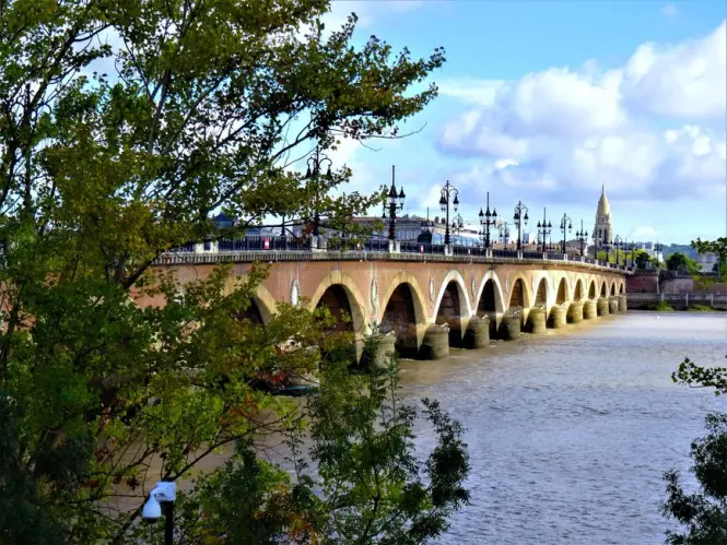 Garonne quays near Porte Cailhau
