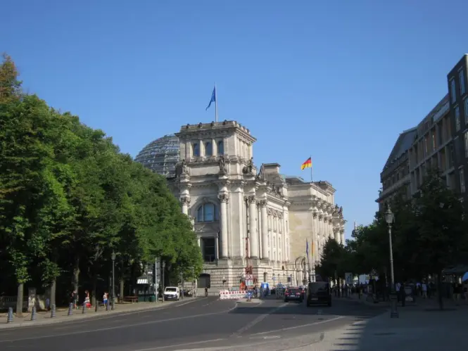 Getting to Reichstag Building in Berlin