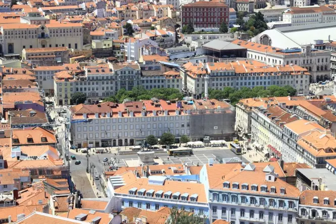 Rua de Santa Justa street view toward the lift tower