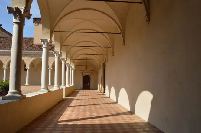 Romanesque double-tiered cloister inside Santo Stefano