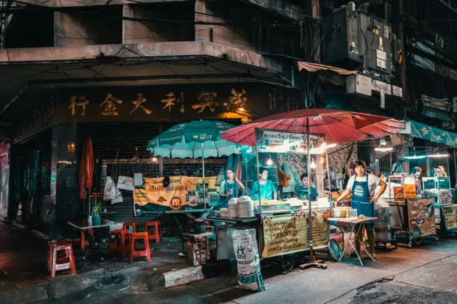 Night street food vendors along a Sukhumvit soi