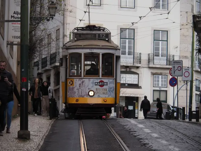 Getting to Tram 28 route in Lisbon