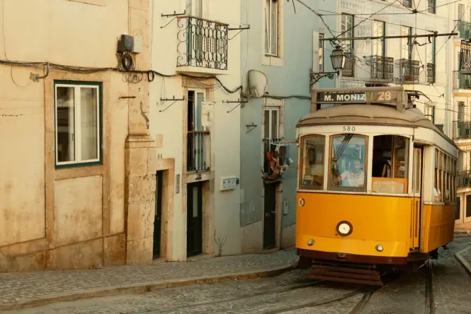 Tram 28 route main exterior view