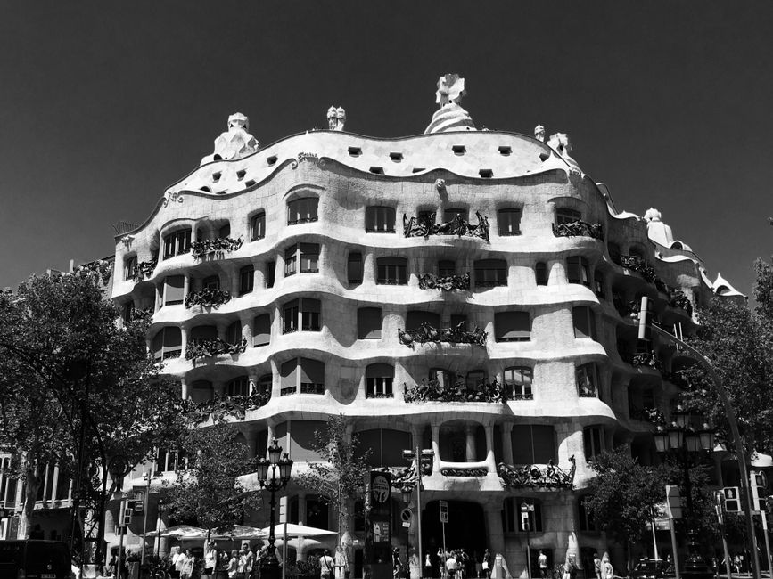 Getting to Casa Mila (La Pedrera) in Barcelona