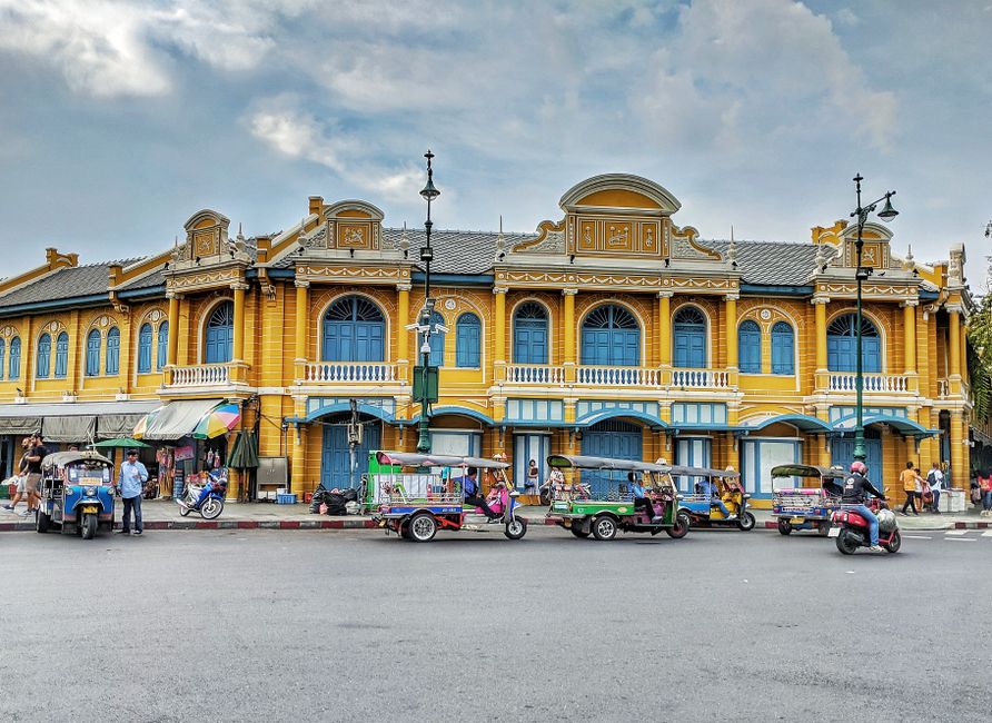 Chatuchak Weekend Market main exterior view