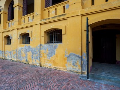 Hoa Lo Prison