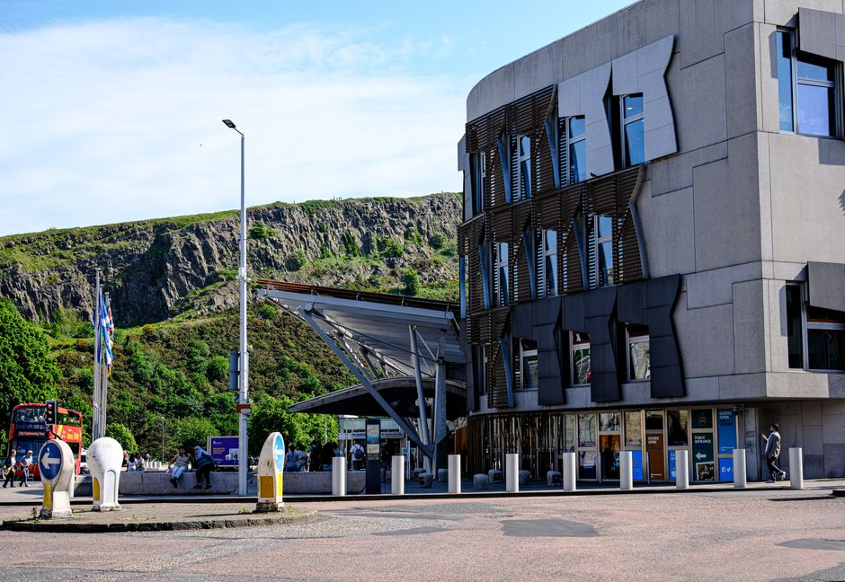Getting to Holyrood Palace in Edinburgh