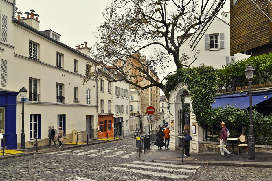 Place de la Contrescarpe cafés in the Latin Quarter