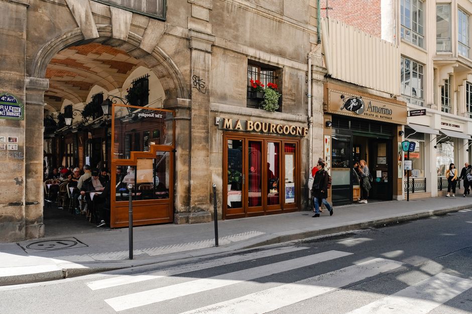 Rue des Rosiers in the Jewish quarter of Le Marais