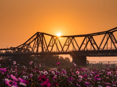 Long Bien Bridge