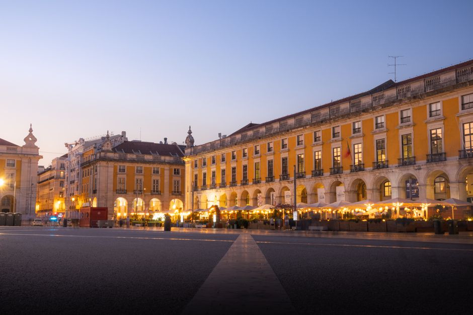 Praca do Comercio at golden hour