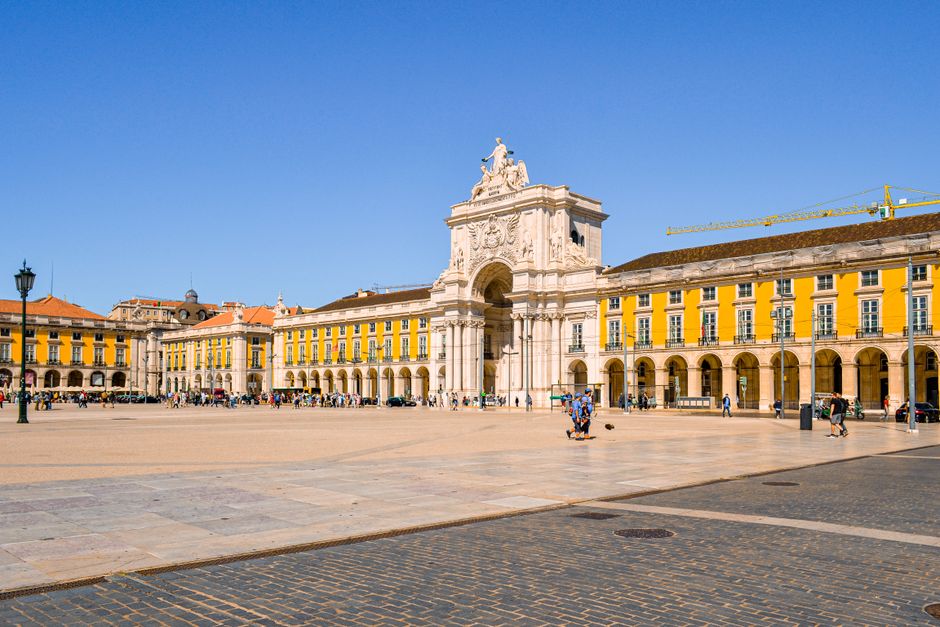 Getting to Praca do Comercio in Lisbon