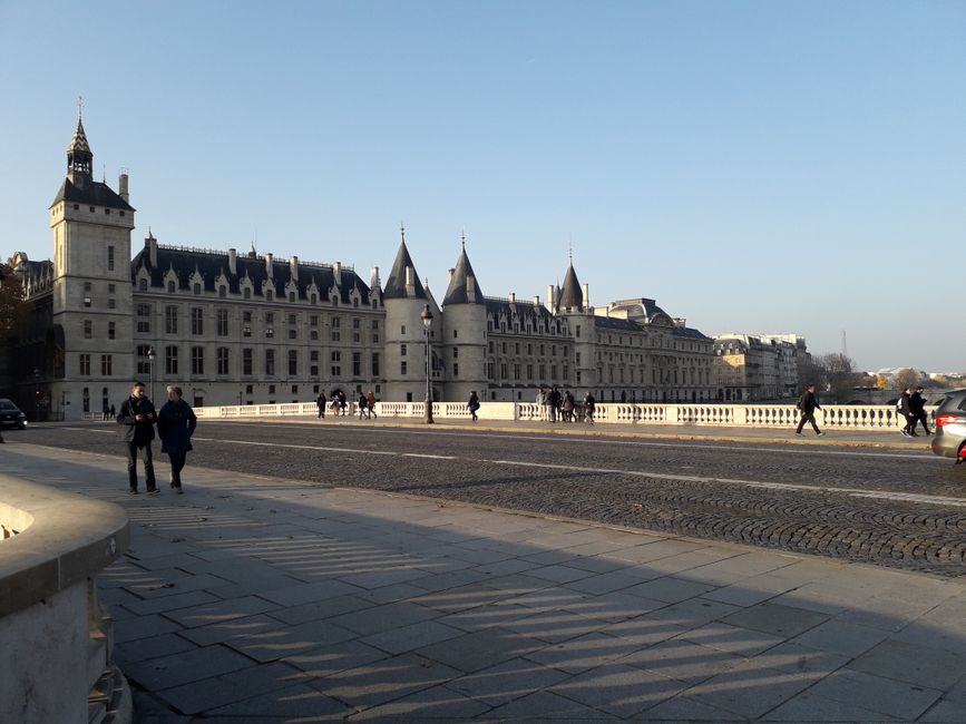 Getting to Sainte-Chapelle in Paris