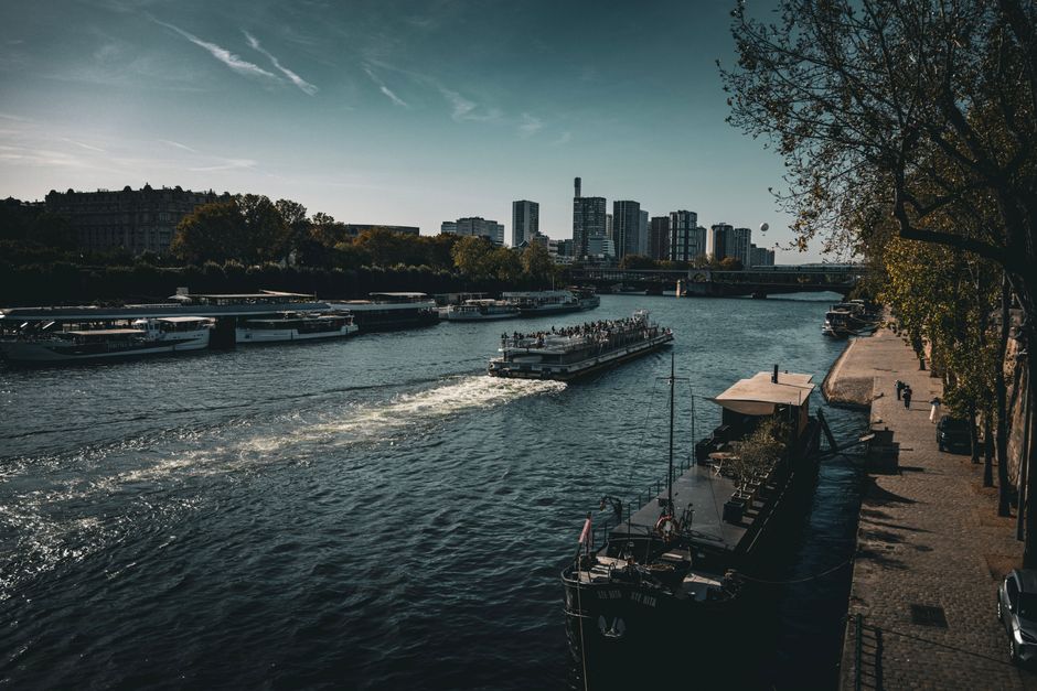 Cruise dock at Port de la Bourdonnais, Paris