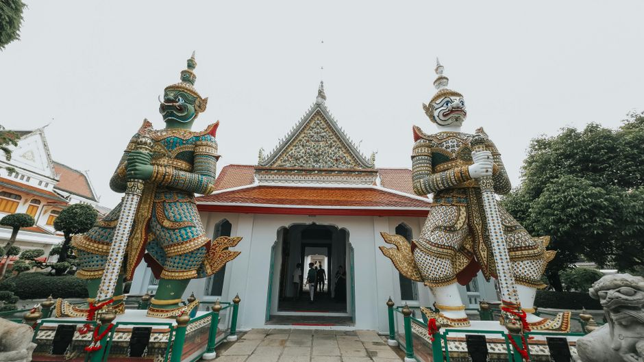 Tickets and entrance at Wat Arun